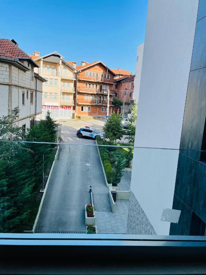 Tower Apartment Prishtine Bagian luar foto
